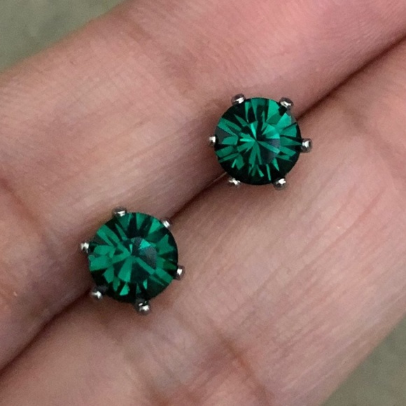 Jewelry - NWT Swarovski Elements crystal stud earrings